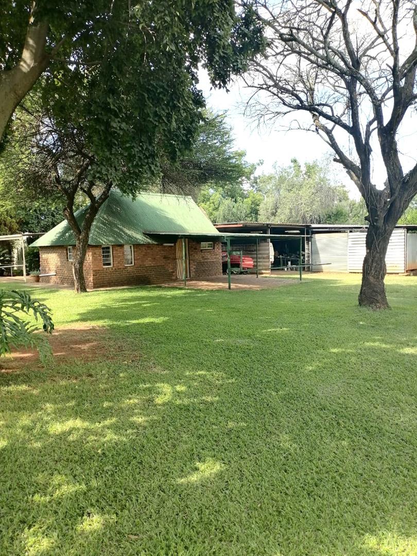 6 Bedroom Property for Sale in Mamogaleskraal North West